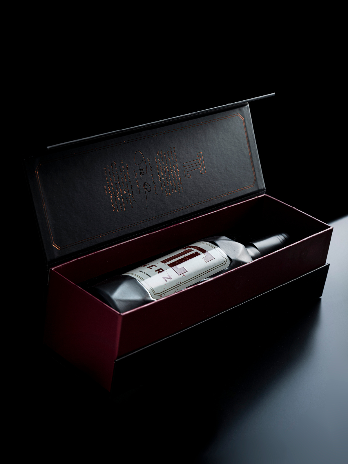 TL.BERLIN Herz Wine Limited Edition Packaging