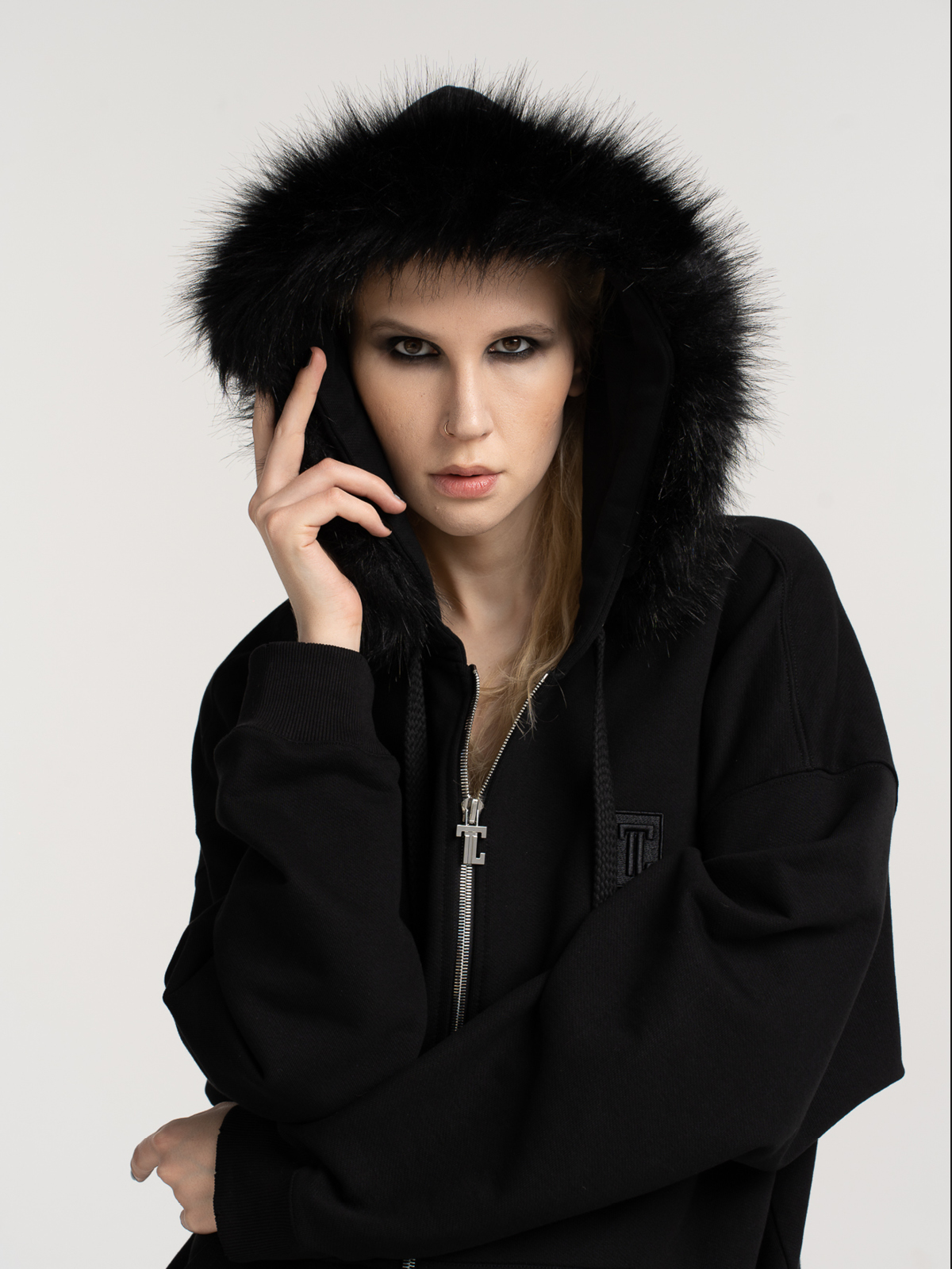 Hoodie jacket with zipper and eco-fur